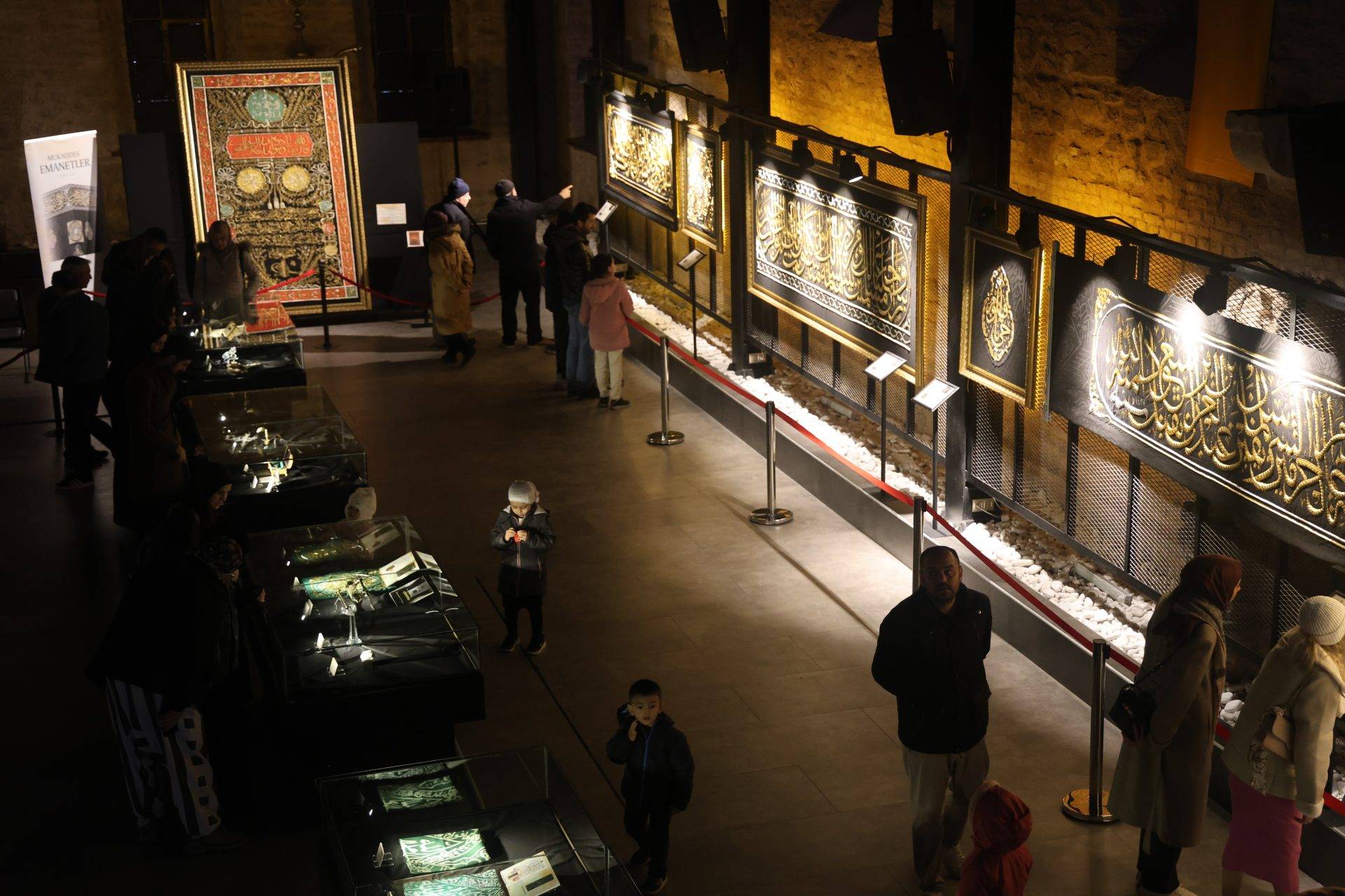 Konya’da “Mukaddes Emanetler Sergisi” yoğun ilgi görüyor