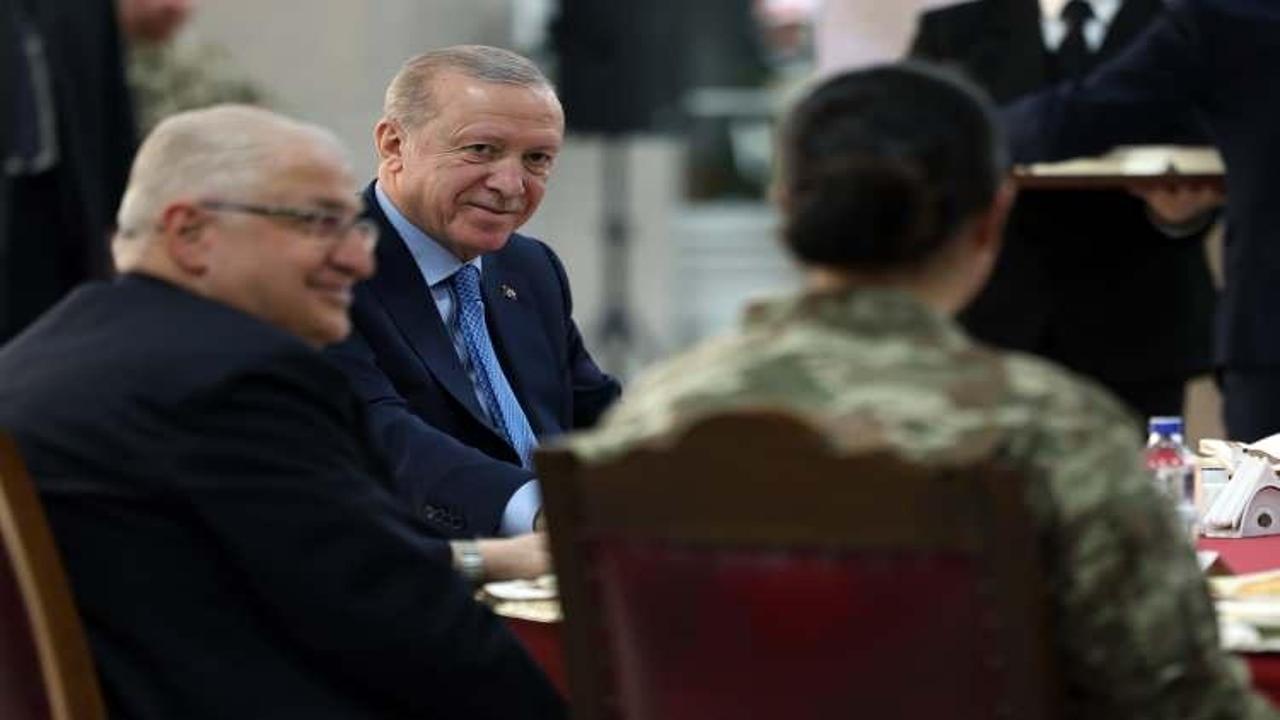 Cumhurbaşkanı Erdoğan, Mehmetçik ile beraber iftar yaptı