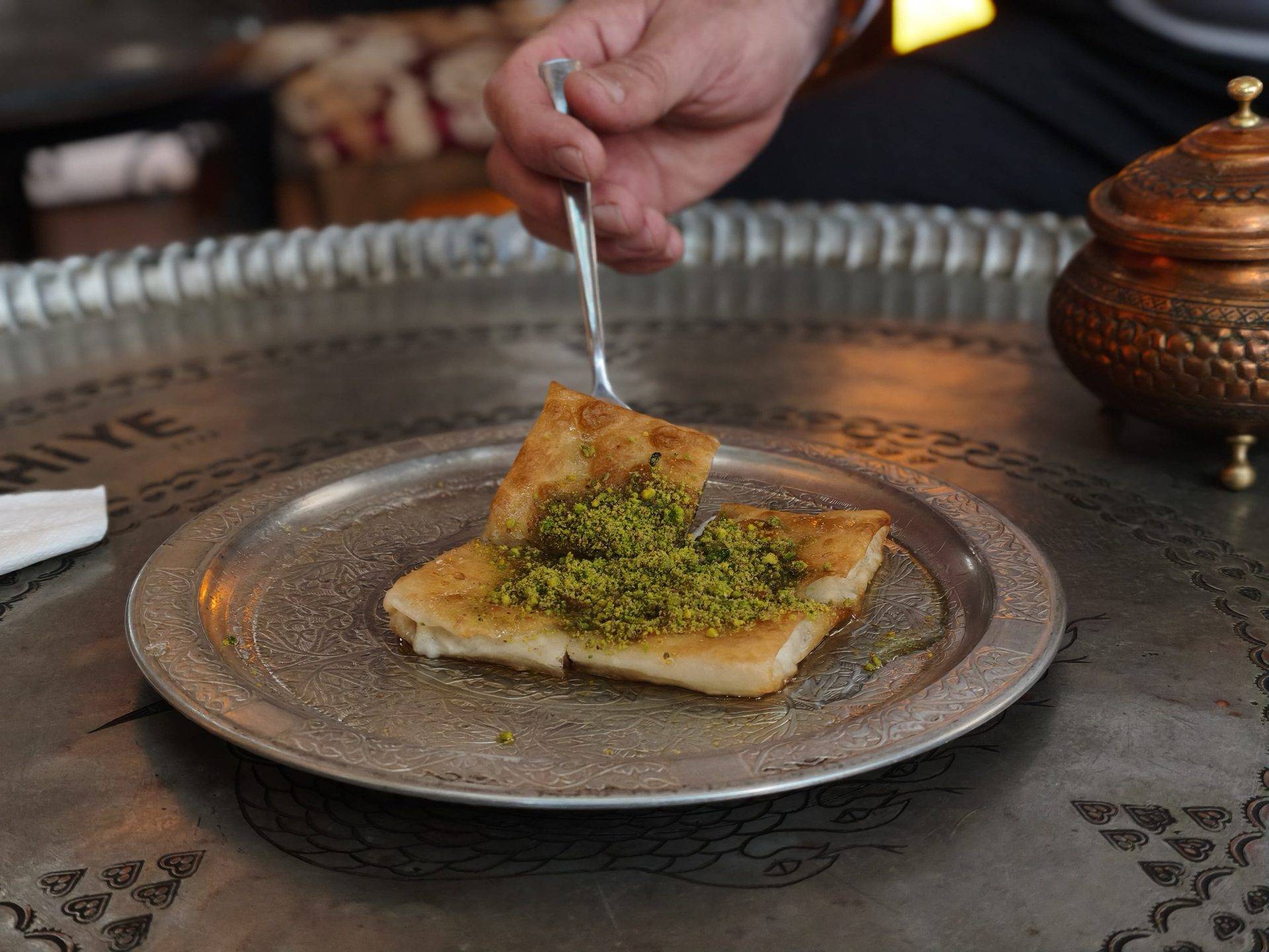 Mardin’in asırlık “kahiye tatlısı” Ramazan ayında sofraları süslüyor