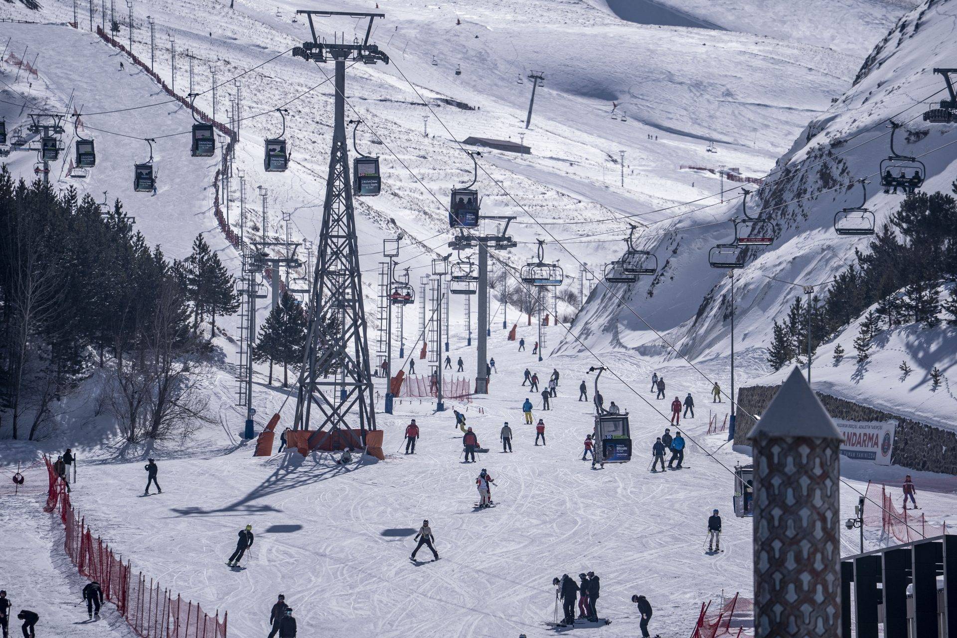 Palandöken’de kayak keyfi devam ediyor