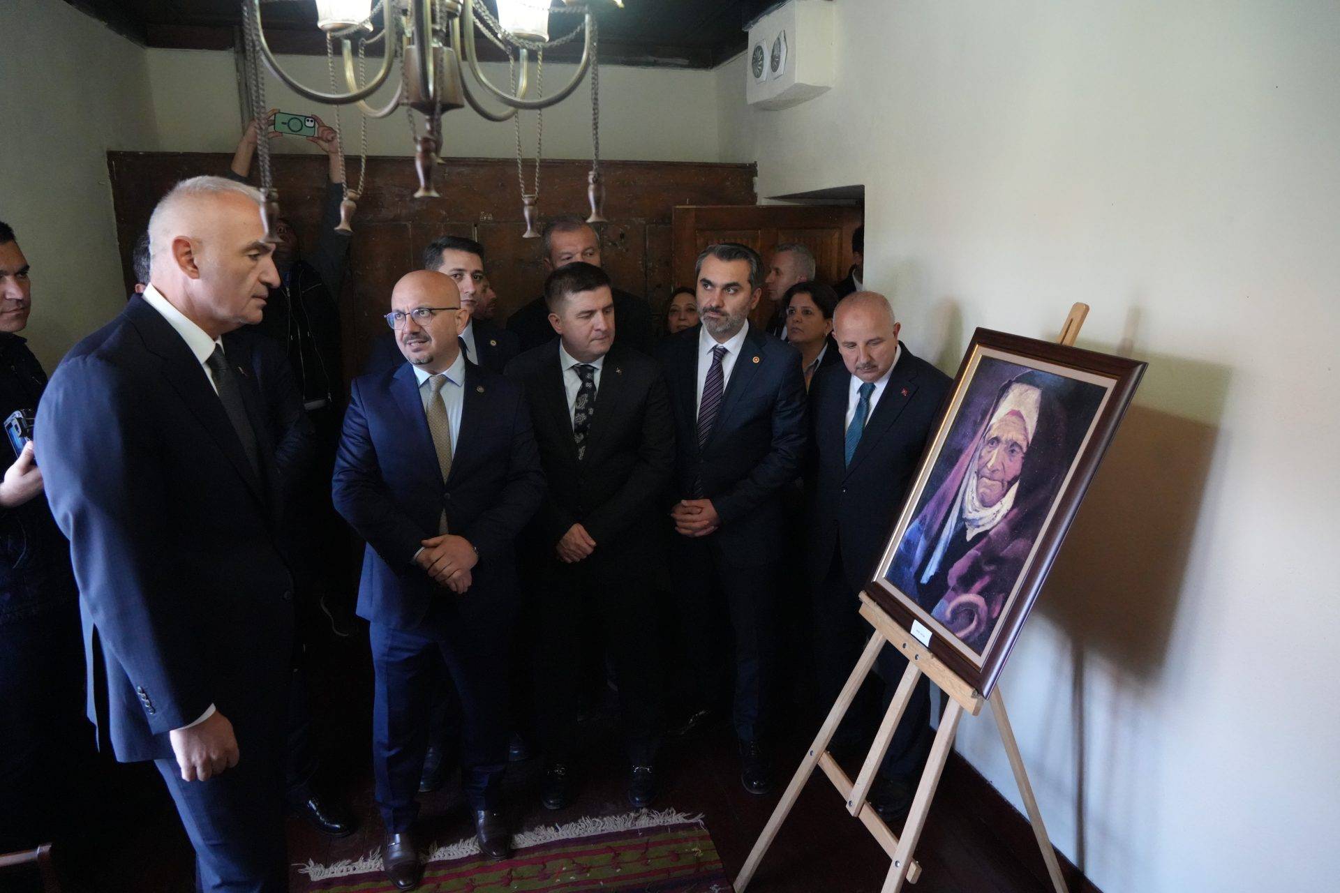 Bakan Ersoy’dan Sulu Mağara ve Rahmi Pehlivanlı müze evine ziyaret