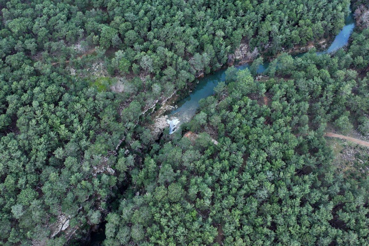 Güver Şelalesi’nde görsel şölen: Görenler hayran kalıyor
