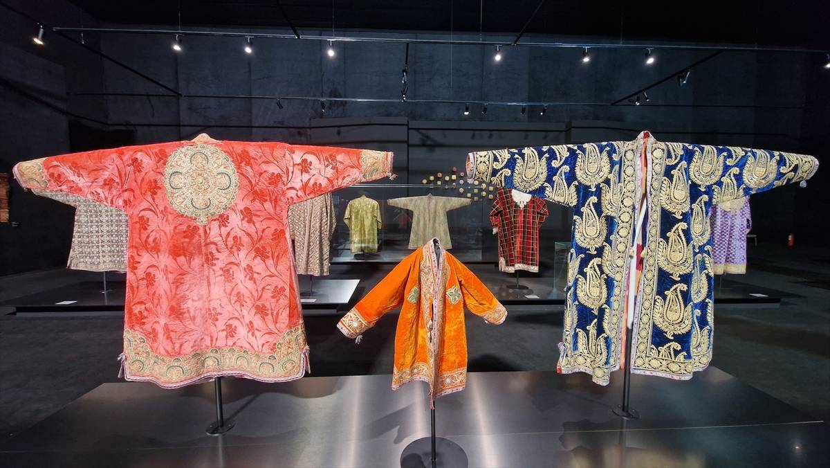 Özbekistan’ın rengarenk mirası: Geleneksel kıyafetler yüzyıllara meydan okuyor