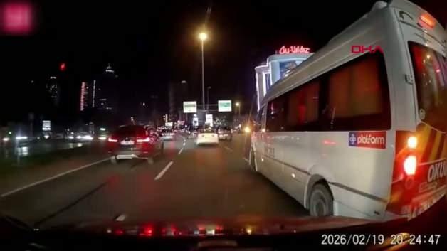 Beşiktaş’ta minibüs şoförü tartıştığı sürücünün aracının önünü kesti