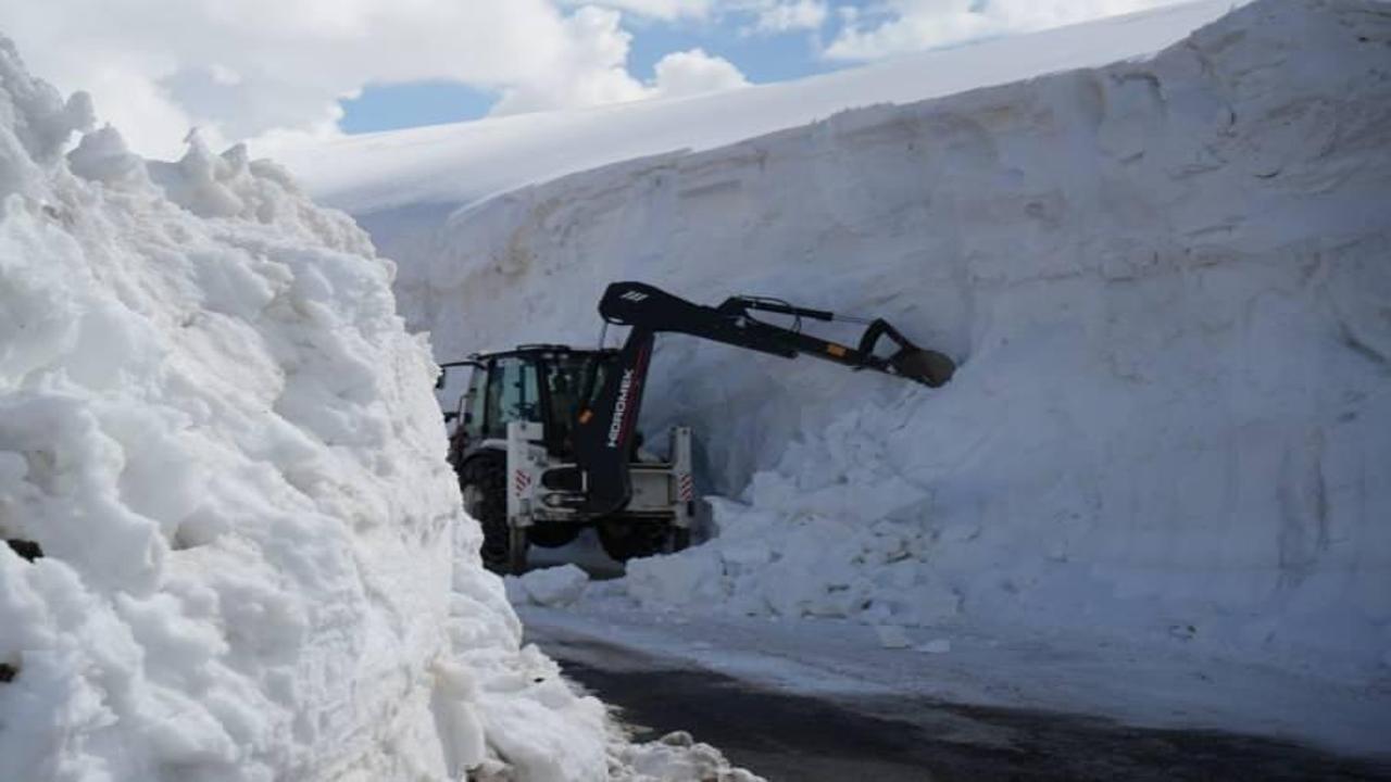 Muş'ta kar kalınlığı 6 metreyi aştı