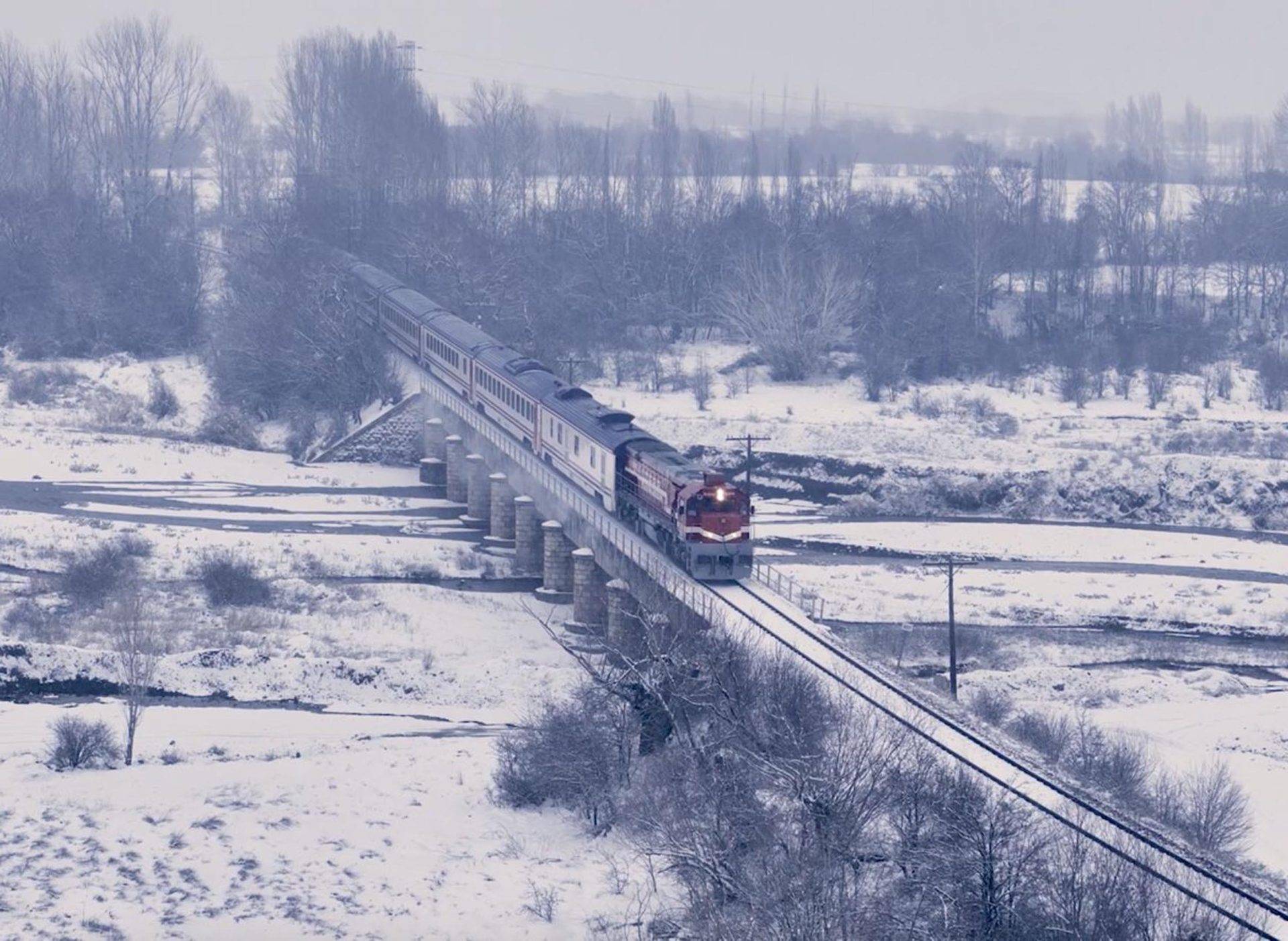 Doğu Ekspresi’nin kar altındaki doğa ve tarih yolculuğu mest ediyor