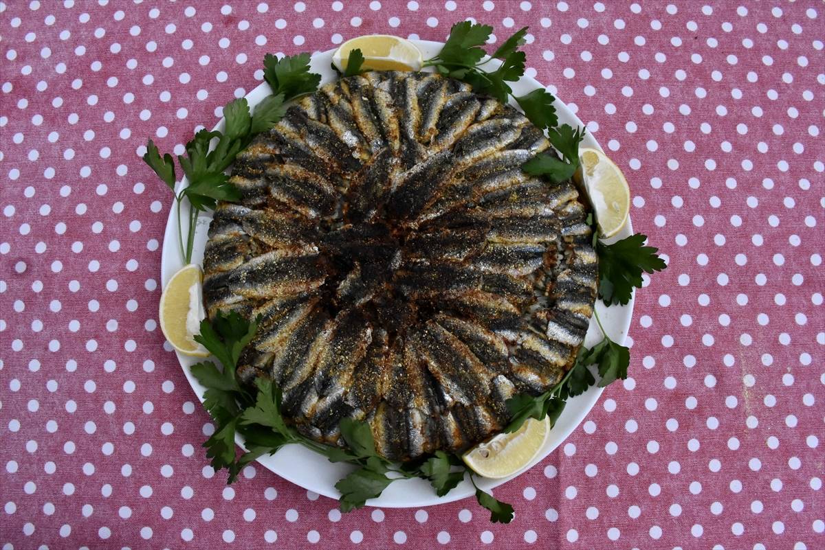 Yerli ve yabancı turistlerin favori yemeklerinden: İçli Tava