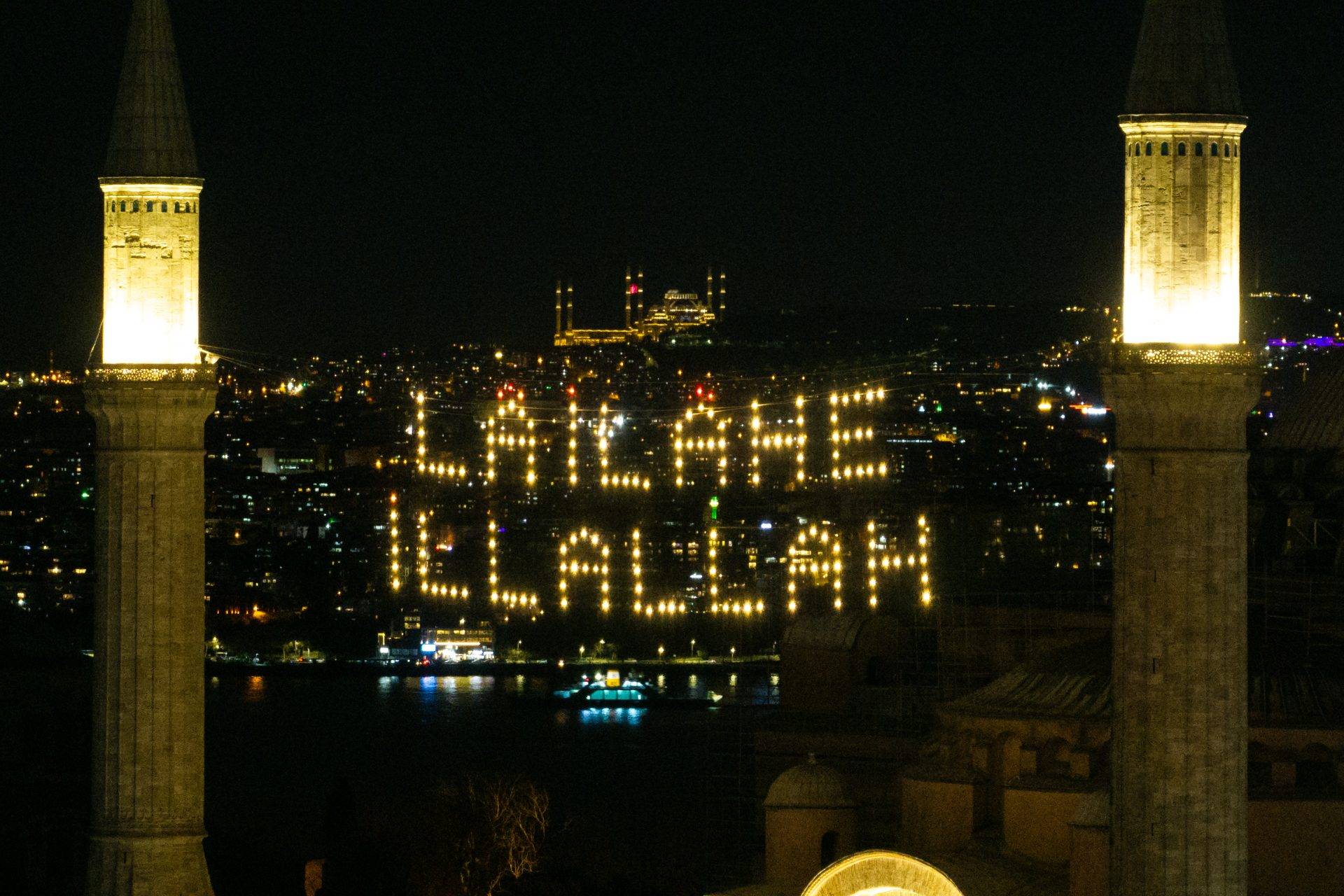 İstanbul camilerinin mahyaları, Ramazan akşamlarını aydınlatıyor