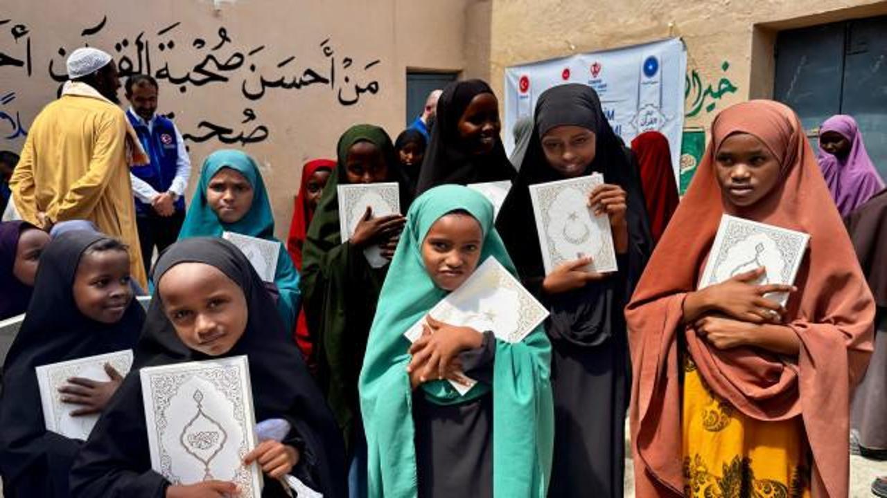 Hediyem Kur'an Olsun projesiyle Somali'de iki bin kişi Kur'an-ı Kerim'e kavuştu