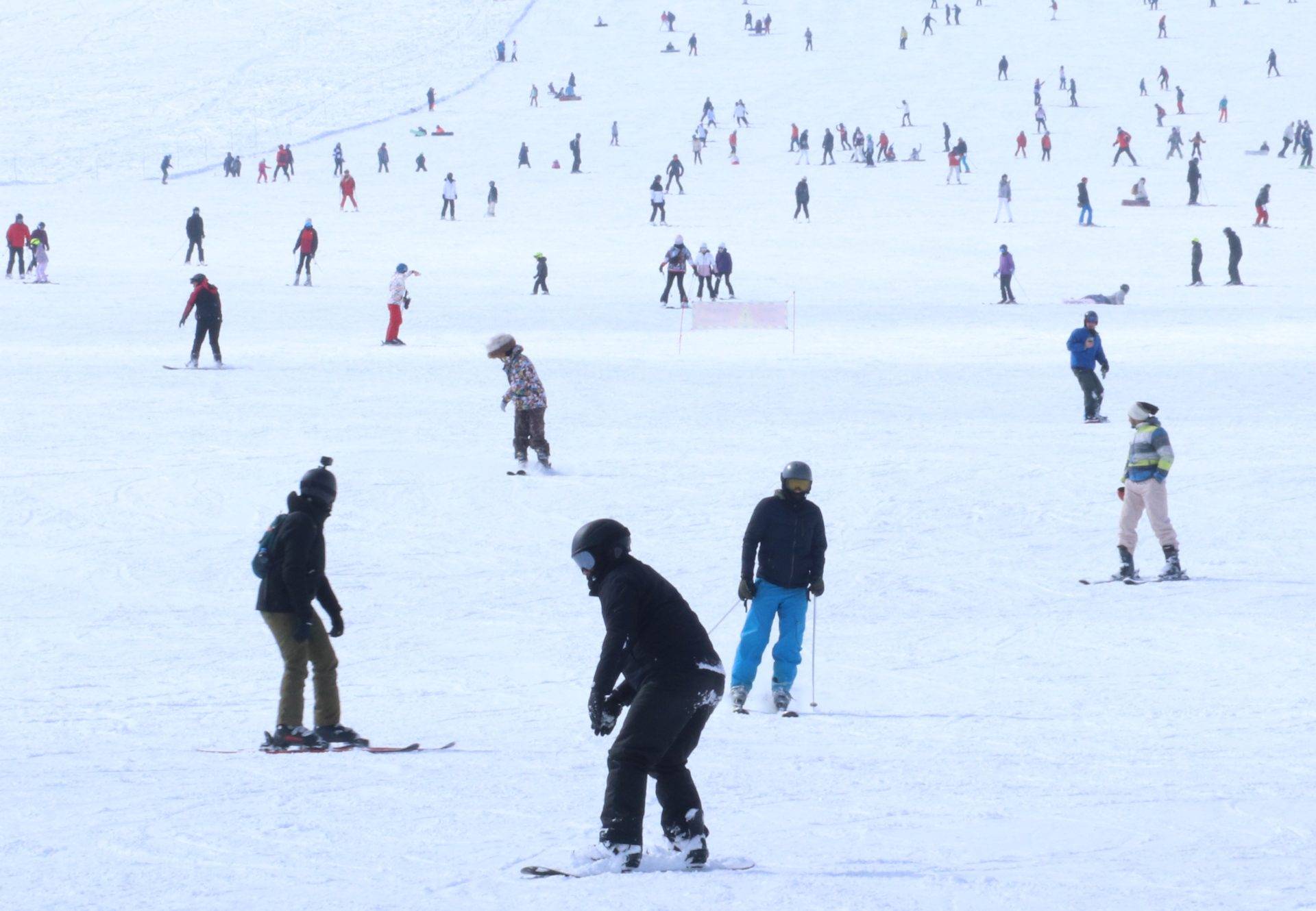 Erciyes’te güneşli havada kayak keyfi