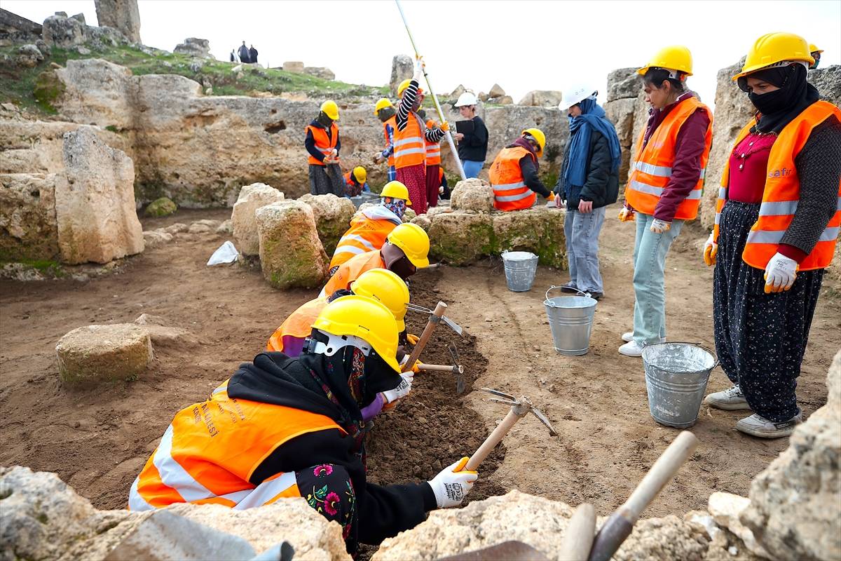 Diyarbakır’da tarih kadınların elleriyle ortaya çıkıyor!