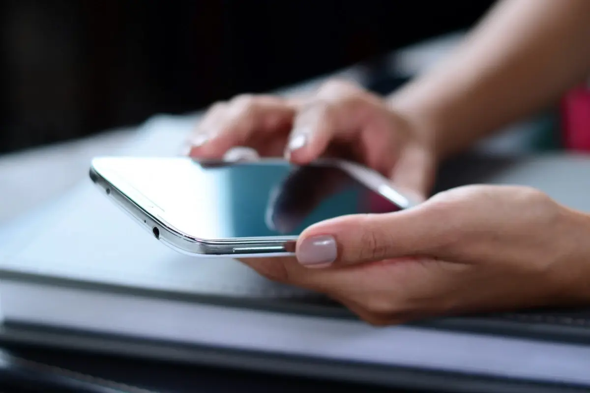 Saldırı öncesi İran'da milyonlarca kişiye aynı mesaj gitti! Hem de namaz uygulamasına