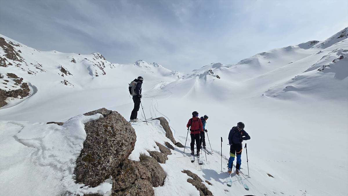 İsviçre ve Çekya’dan Hakkari’ye geliyorlar! Dağ kayağında tercih Cilo Dağları
