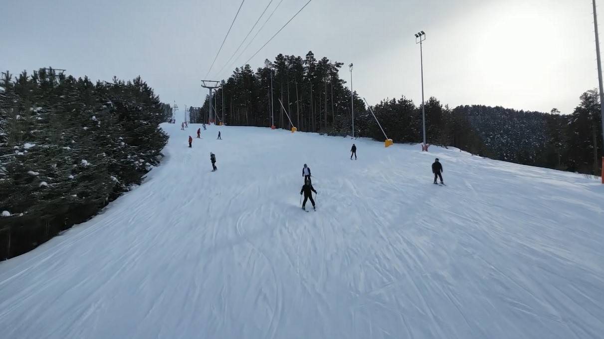 Sarıkamış’ta bahar ayında kayak keyfi: Sezon devam ediyor