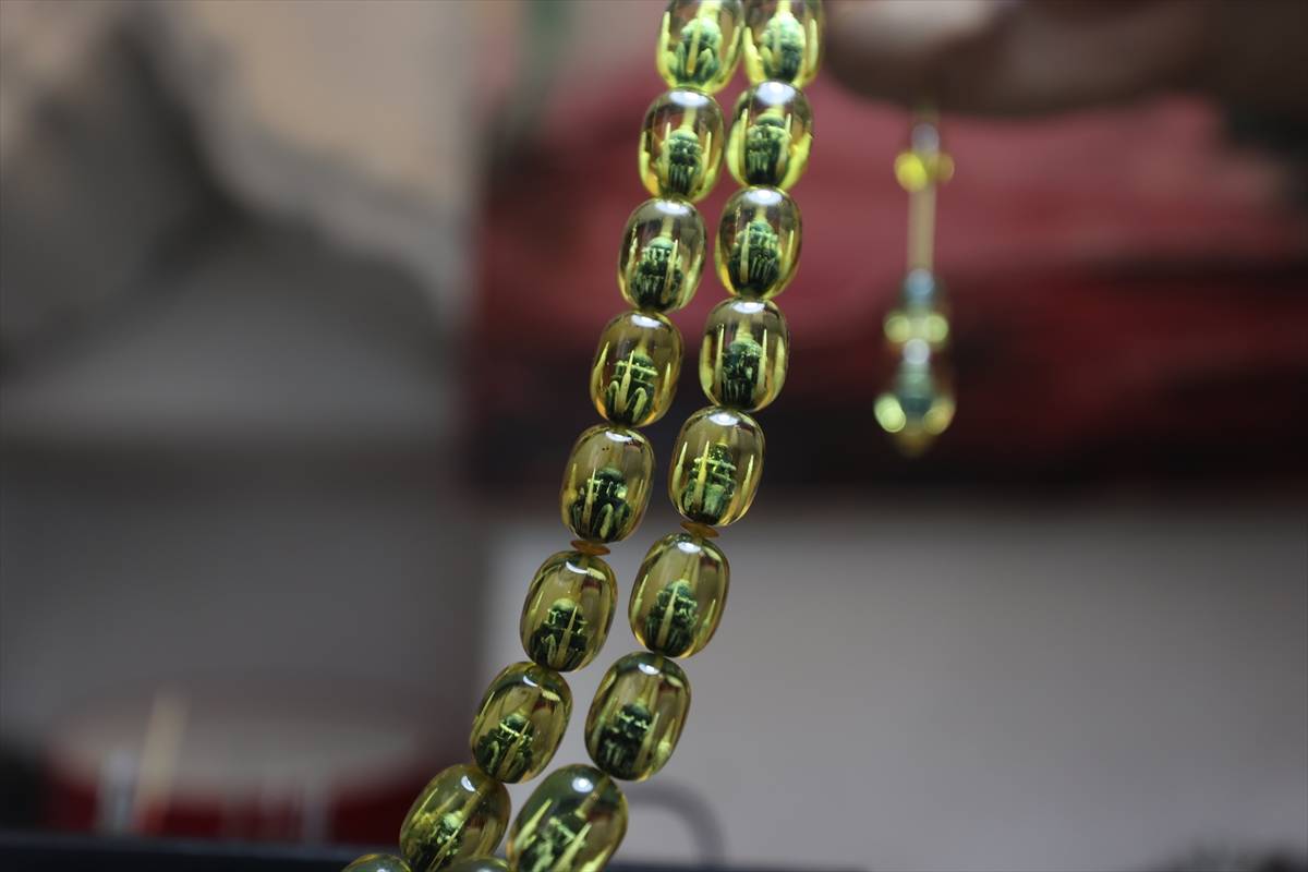 Yapımı aylarca sürüyor, tek ustası Mardin’de: Tespih tanelerine cami işleyen sanat