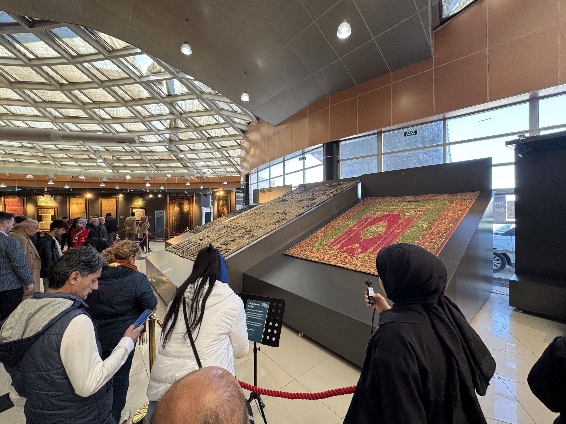 Kutsal Emanetler ve Vakıf Eserleri Sergisi kapılarını Malatya’da açtı