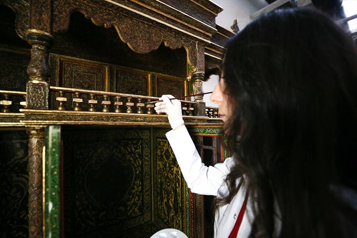 Hikayesi duygulandırdı: Sultan 2. Abdülhamid’in bağışladığı dolap restore edildi
