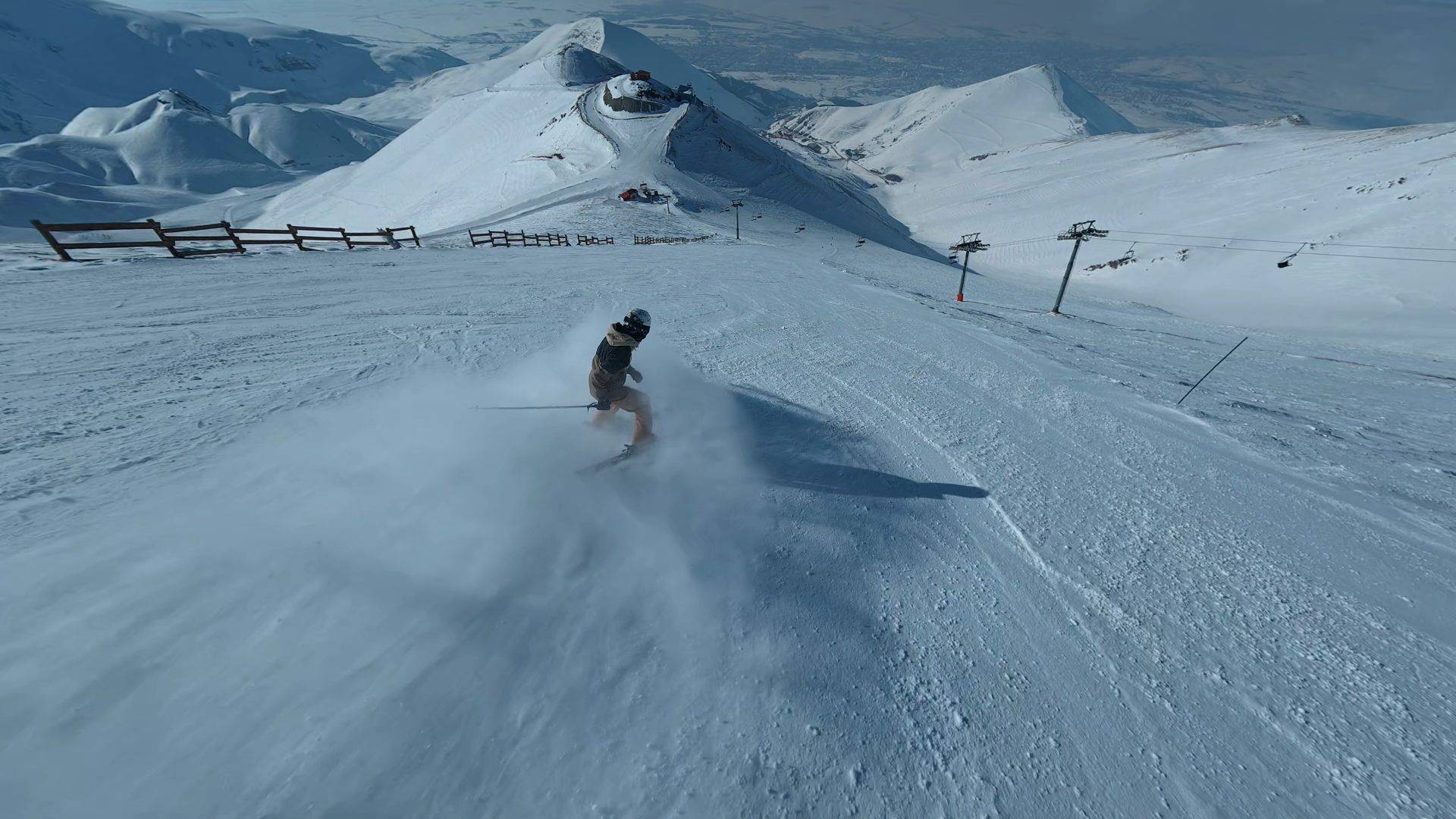 Türkiye’nin en dik kayak pisti! Ejder Tepesi’nden iniş nefes kesti