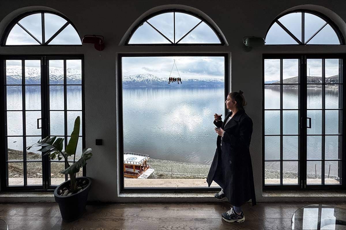 Doğuda tatilcilerin gözdesi: Hazar Gölü 