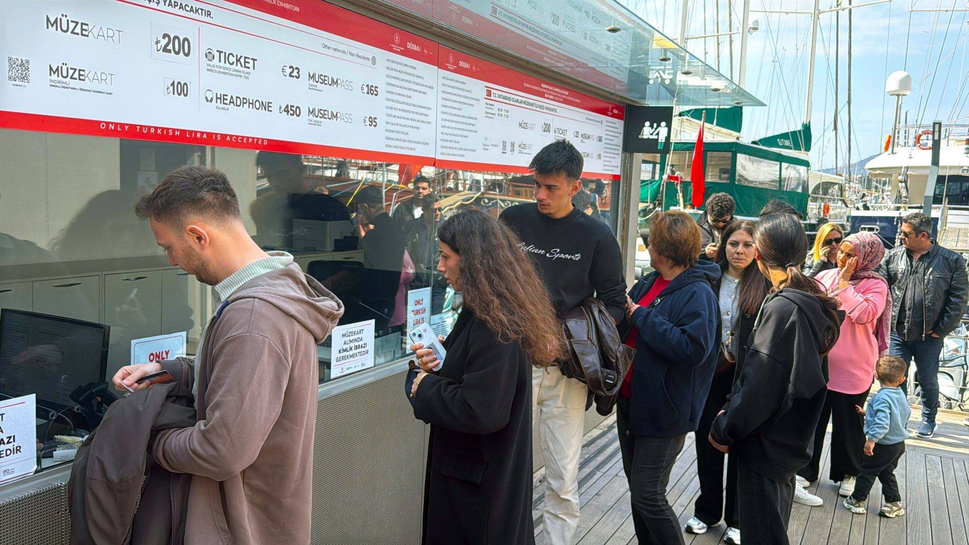 Bodrum’da bayram yoğunluğu: Tarihi mekanlara ziyaretçi akını