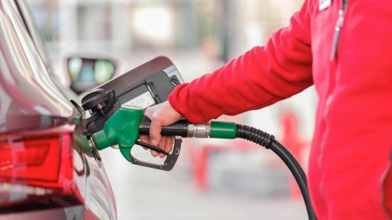 Ucuz yakıt için ülke değiştiriyorlar! İndirim sonrası sınıra akın ettiler