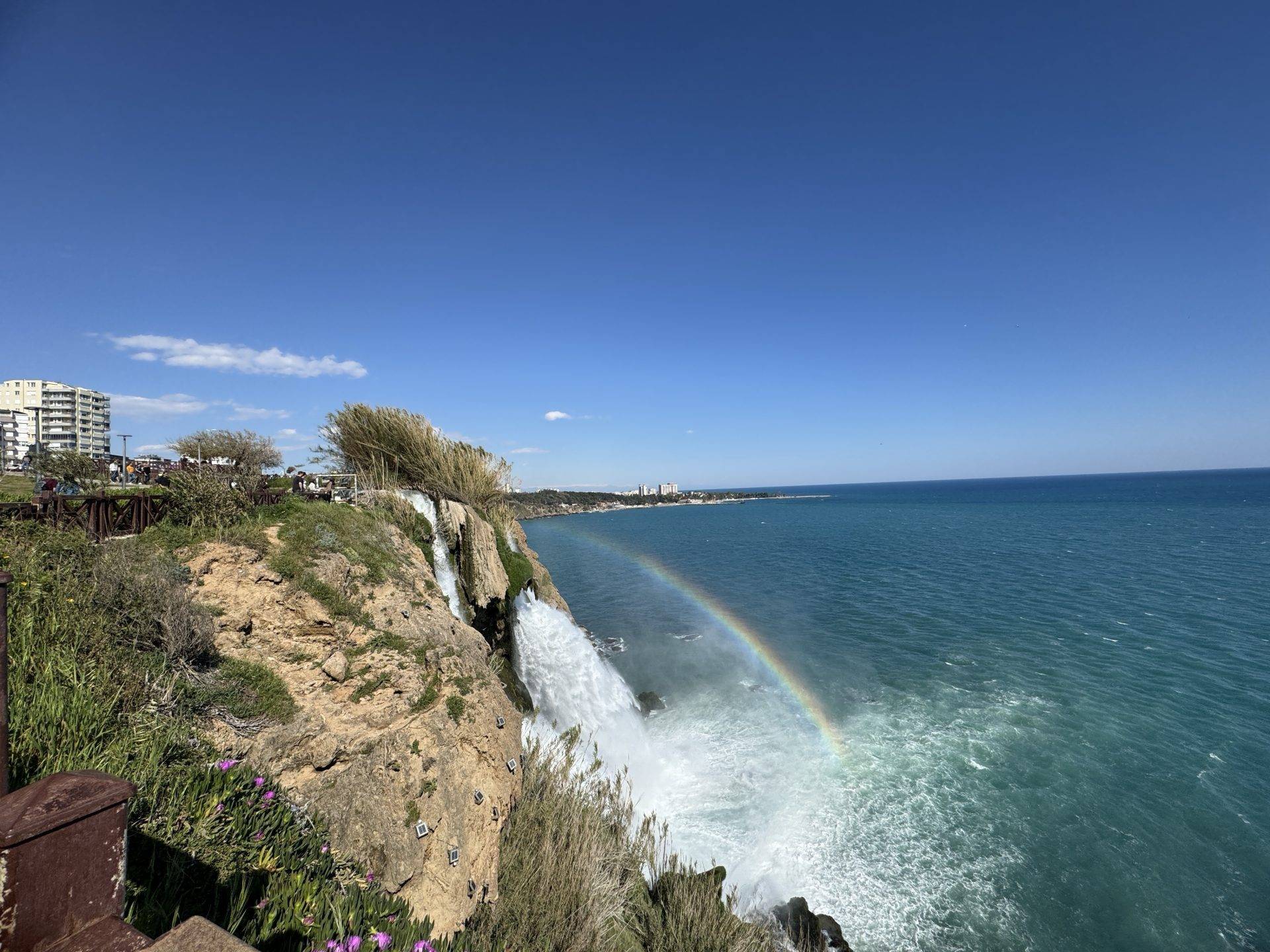 Şelale ile denizin buluşması: Aşağı Düden Şelalesi’nin güzelliği gökkuşağı ile taçlandı
