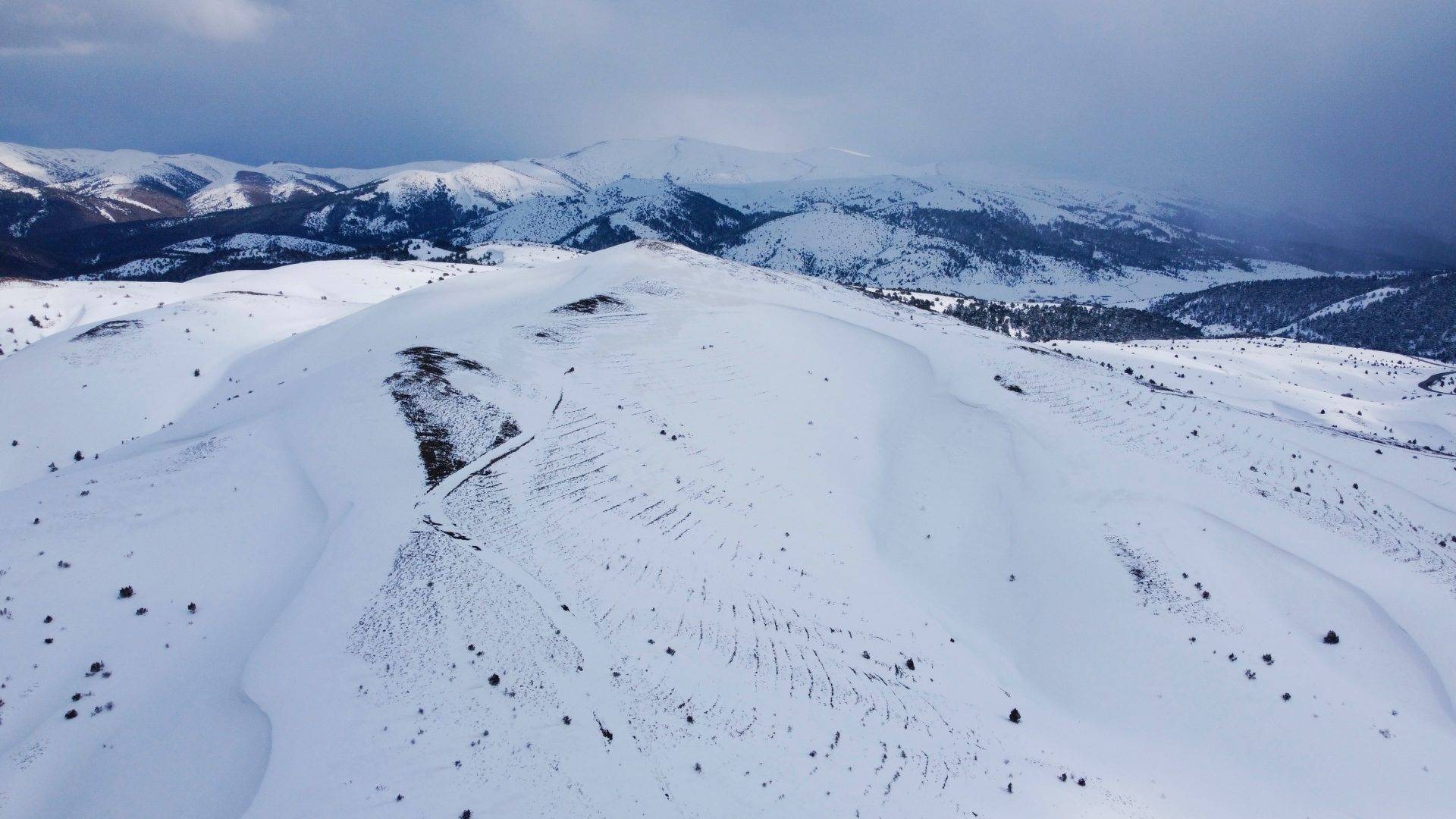 Kilometrelerce yolu bu manzara için aştılar! 2 bin 77 rakımda görsel şölen