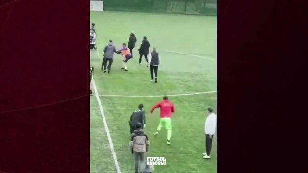 TFF 3. Lig'de küme düşme acısı sahaya tekme tokat olarak yansıdı! Çayeli'nde olaylı gece